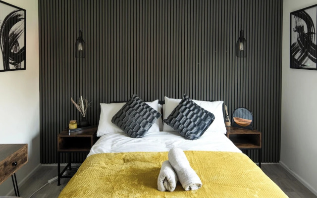 1 Bed Flat - Sleeps 3 - Parking - Wifi