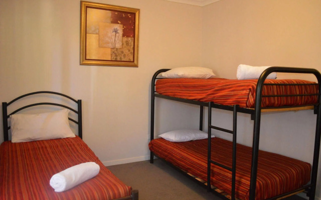 Higgins Lane Motel