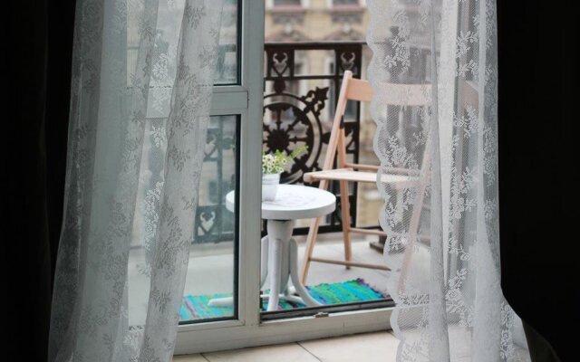 Tabouret Rooms Nevsky