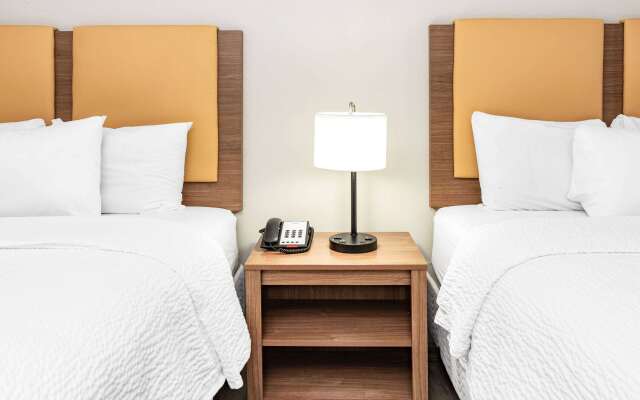 Days Inn & Suites by Wyndham Huntsville