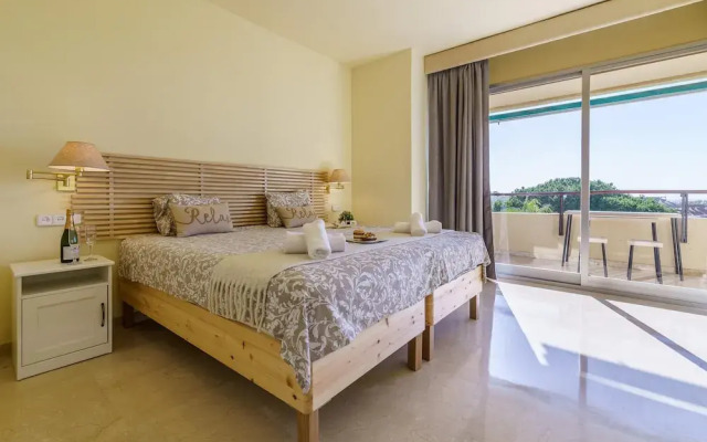 Marbella Este Next Marriott and Nikki B