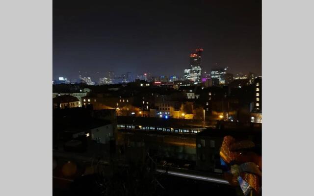 Romantic Studio with Cool City View