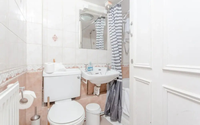 1 Bedroom Camden Apartment With Patio