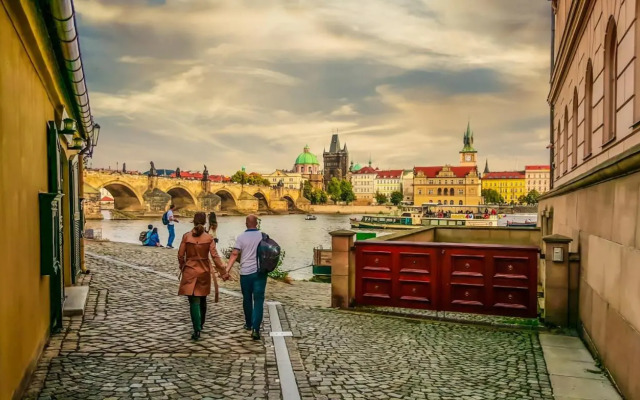 Old Town Studio Apartment