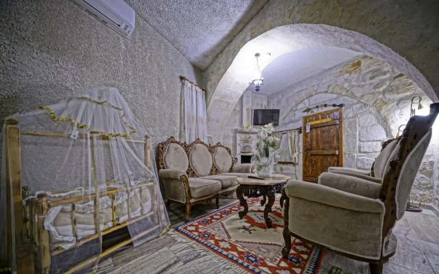 Maccan Cave Hotel