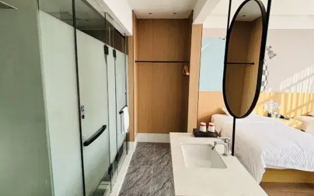 Zhongxiang Kaiden Business Hotel