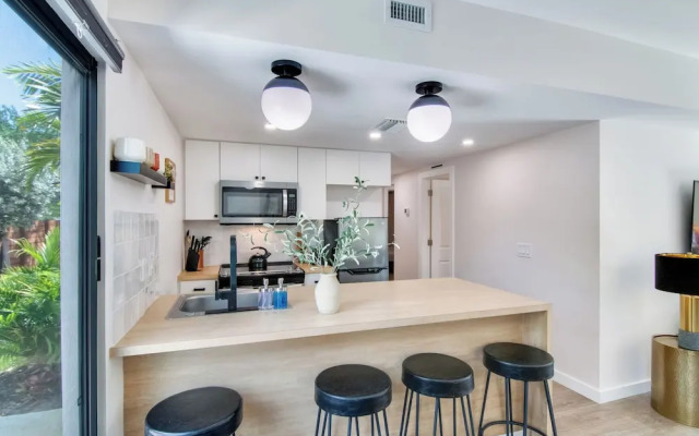 4BR Sleeps 10 Pet Friendly w/ Bbq!