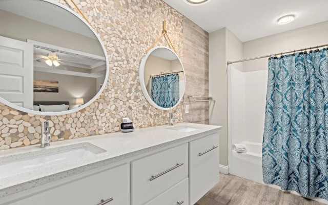 Spacious 4-bed, 3-bath Beach House Sleeps 12 for the Perfect Getaway