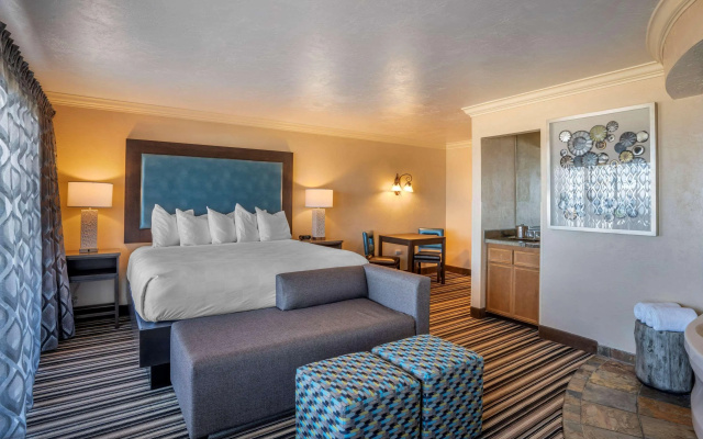 Lincoln Sands Oceanfront Resort, an Ascend Collection Hotel