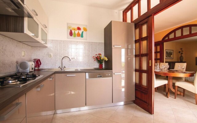 Amazing Home in Kapelica With Wifi and 5 Bedrooms