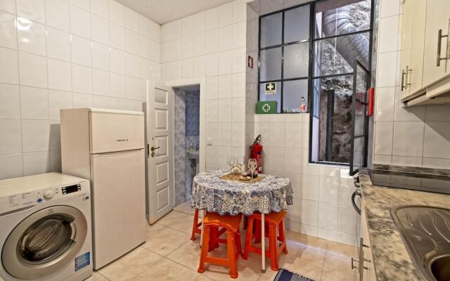 Inviting 2-bed Apartment in Porto