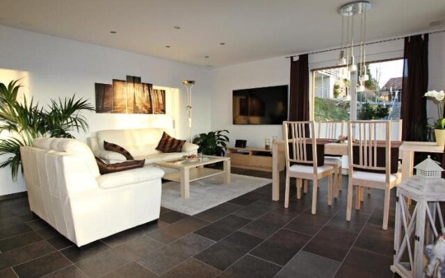 Swiss Lakeview Apartment