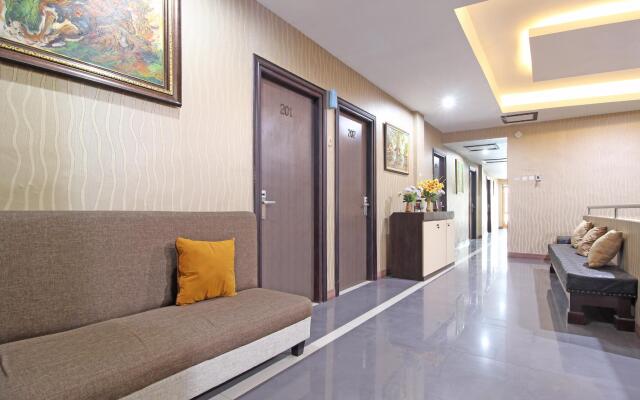 RedDoorz near UNS Solo