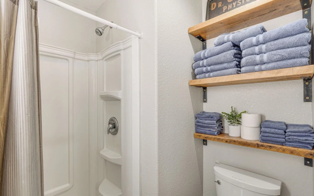 'bittersweet Lakefront Retreat' w/ Hot Tub & Dock!