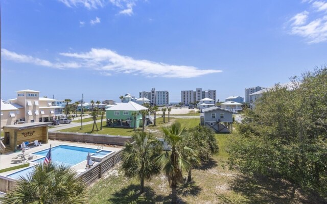 Hot Sand 4 Bedroom Home by RedAwning