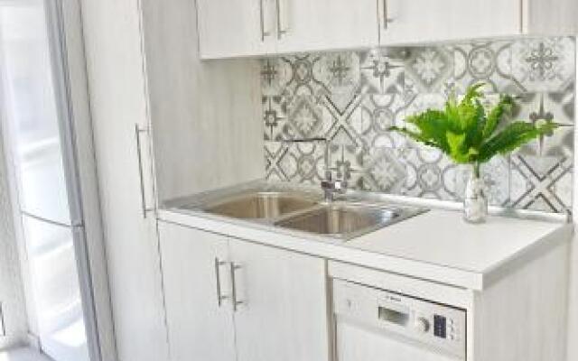 Alkyoni City Apartment
