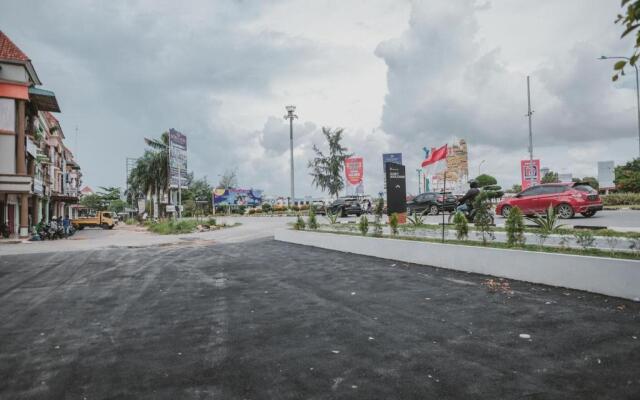 RedDoorz Plus near Ferry Terminal Batam Center