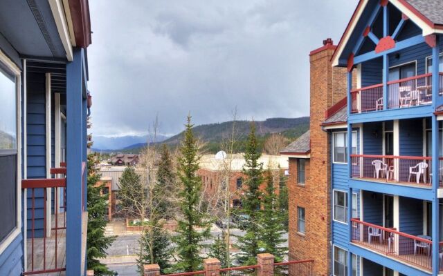 Bright Winter Stay W/skylight 2br/ba Short Stroll To Main St 2 Bedroom Condo by RedAwning