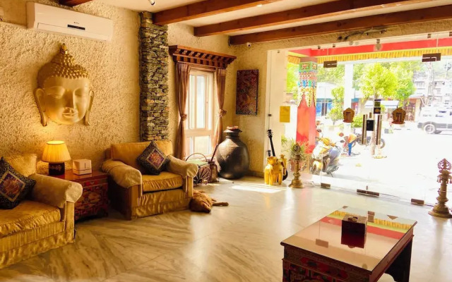 Three Jewels Boutique Hotel