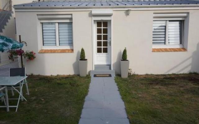 Maison de standing avec jardin à 200m de la plage