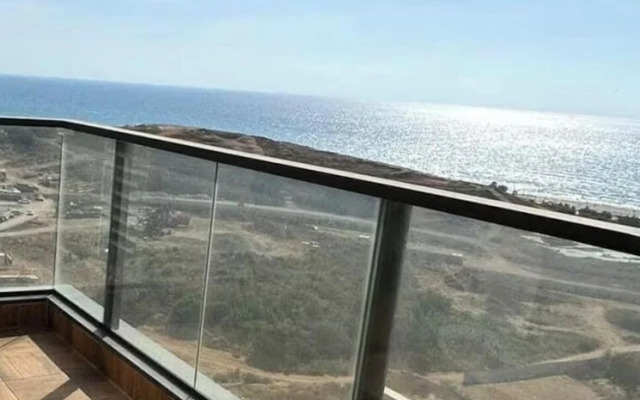 Charming 4BR APT with Stellar Sea View