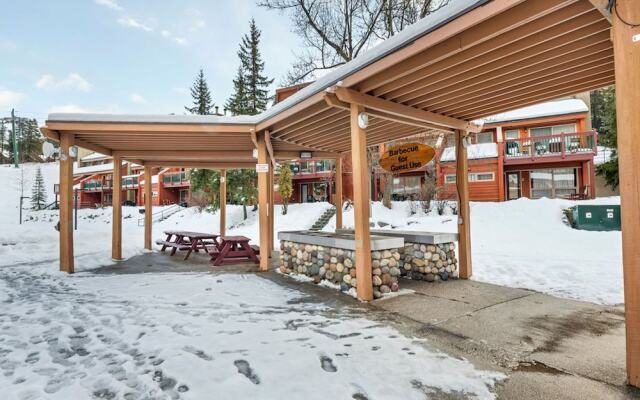 SPACIOUS 2-Br 2-Ba | Ski In/Out | Pool & Hot Tubs | in Heart of PANORAMA RESORT