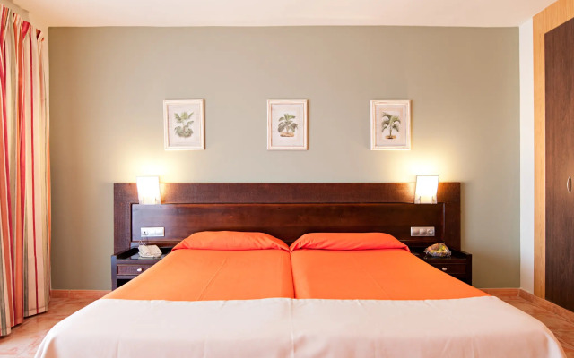 LIVVO Lago Taurito Hotel & Aquapark