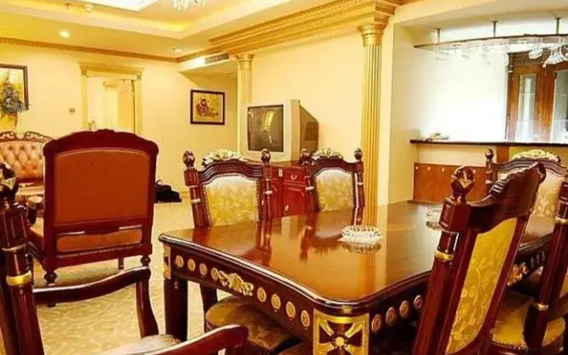 Century Plaza Qidu Hotel