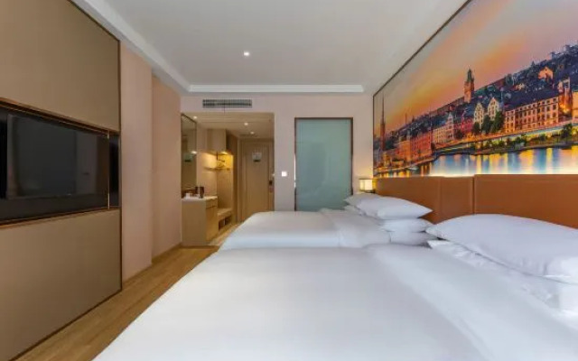 Vienna Hotel (Jiujiang Binjiang Road  Pedestrian Street)