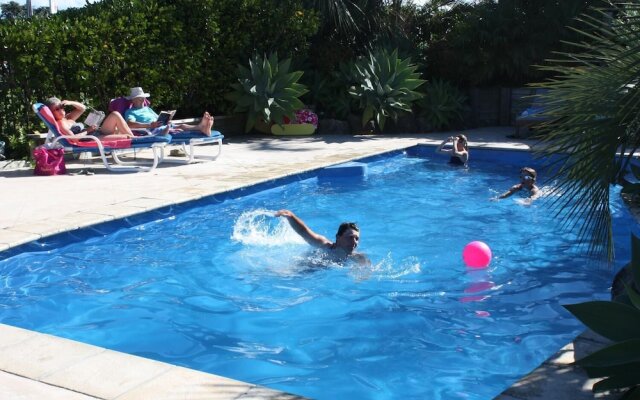 Snells Beach Motel