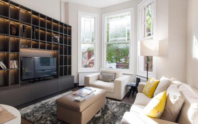 Kensington Garden View Apartment