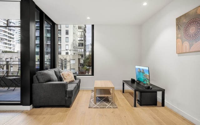 Chic 1-bed South Melbourne Unit With Pool & Gym – Guest Rooms – Melbourne