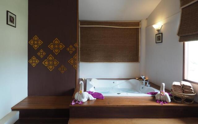 Royal Lanta Resort & Spa