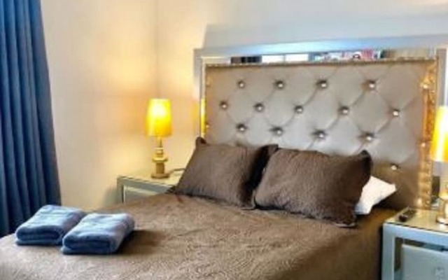 Niza Five Luxury Beach Apartments