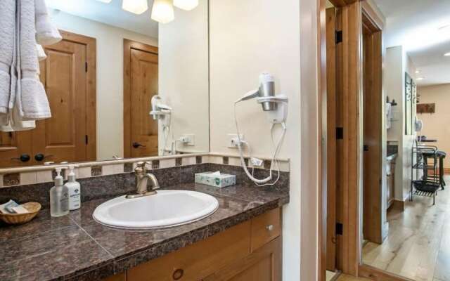 3 Bedroom Antlers Vacation Rental With Incredible Slopeside Views and Just a Short Walk to Gondola and Lionshead Village