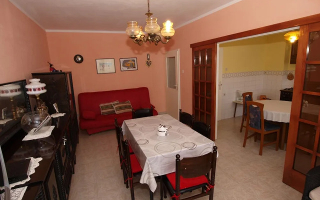 Apartment 752