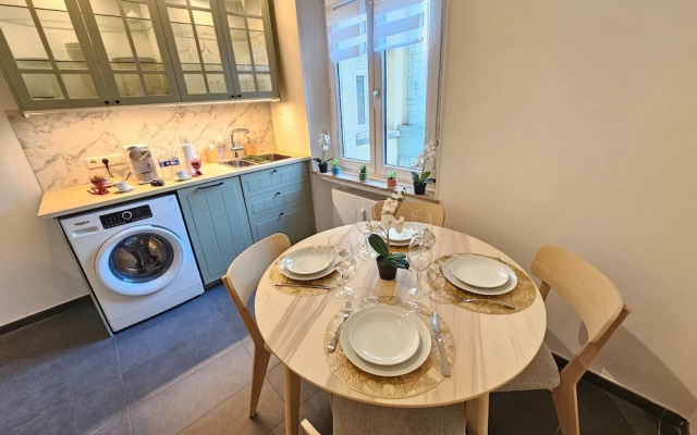 Ideal city stay 1BR near train station