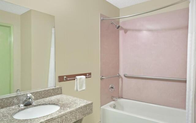 Red Carpet Inn & Suites