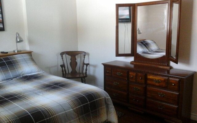 Dolan's Motel