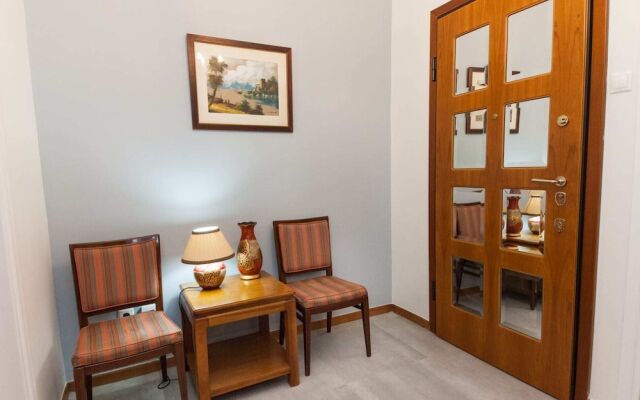 Beautiful Retro Apt in Koukaki