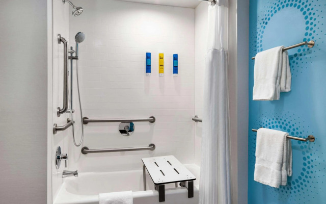 Tru by Hilton Lawrenceville Atlanta I-85 Sugarloaf