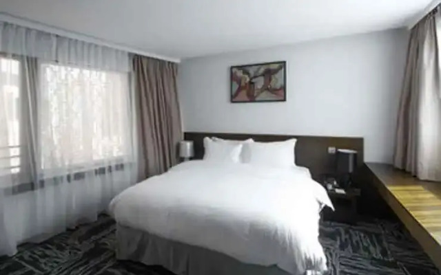 Cue Hotel