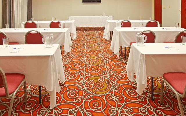 Holiday Inn Express & Suites West by IHG