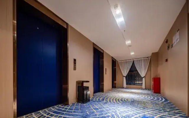 Licheng Hotel (Xihua University Branch, Chengdu Honggao Road Subway Station)