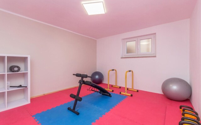 Beautiful Home in Zadar With 6 Bedrooms and Wifi