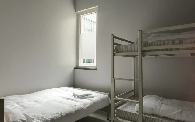 ClinkNOORD - Hostel