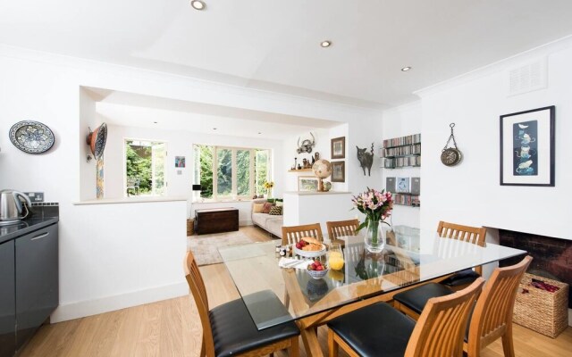 Charming 2BR garden flat in Clapham