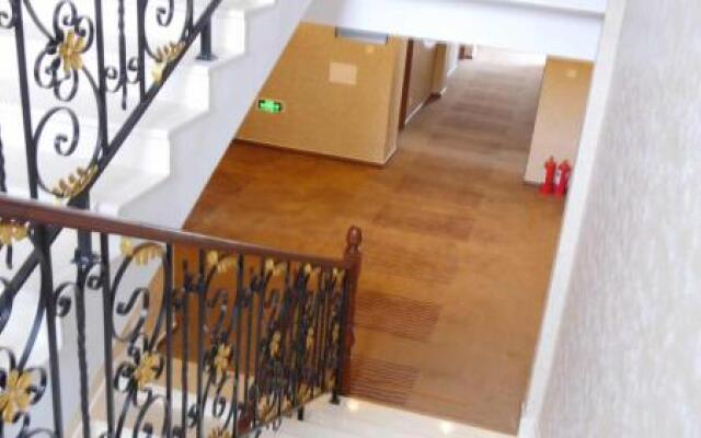 A'er Mountain Fuyi Holiday Hotel