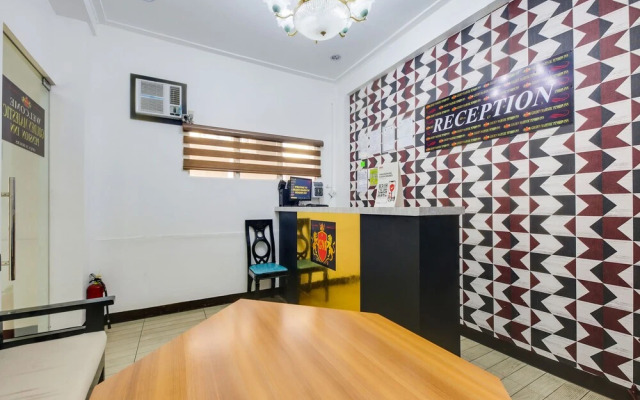 OYO 895 Golden Majestic Pension Inn