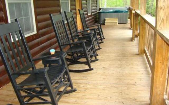 Climbing Bear Creekside Cabin